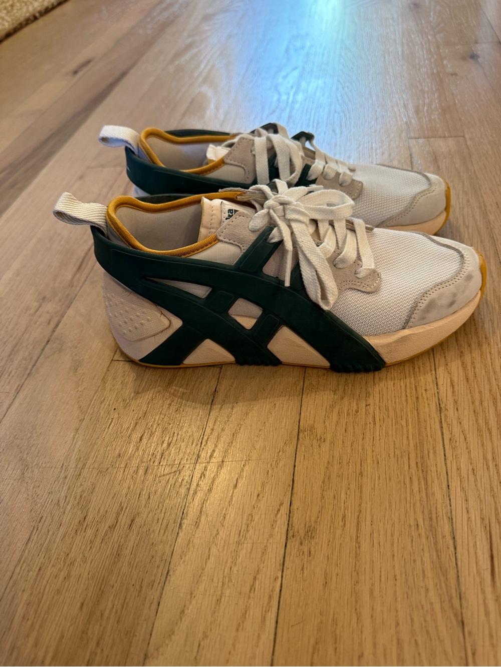 Onitsuka Tiger Big Logo Trainer 2.0 size 5.5 Barely Worn